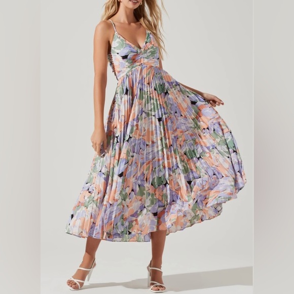 Astr Dresses & Skirts - ASTR The Label Blythe Floral Plisse Midi Dress Pleated Coral Multi Medium